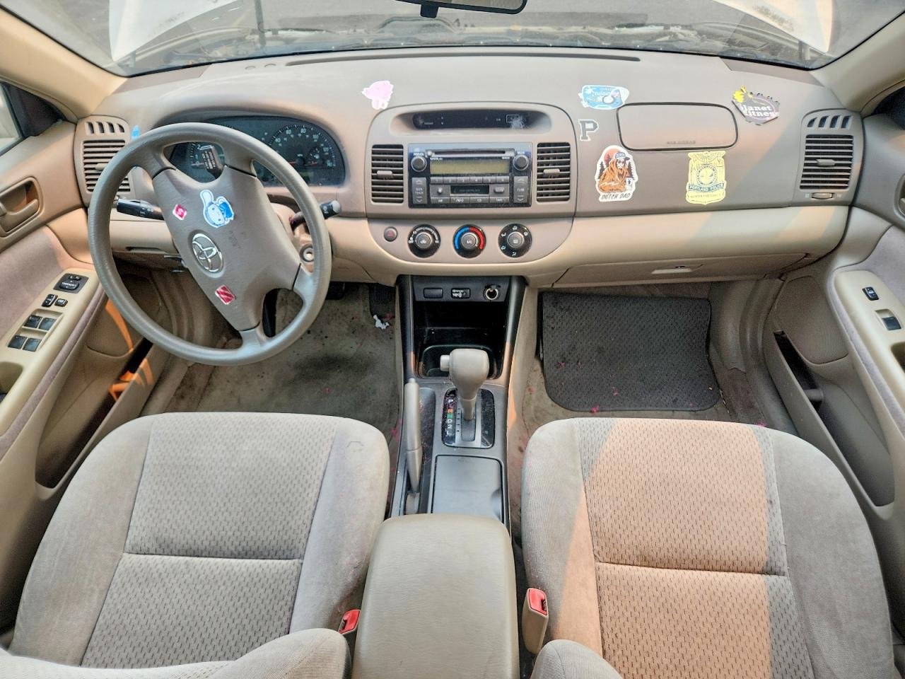 2004 Toyota Camry Le Gold vin: 4T1BE32K74U359169