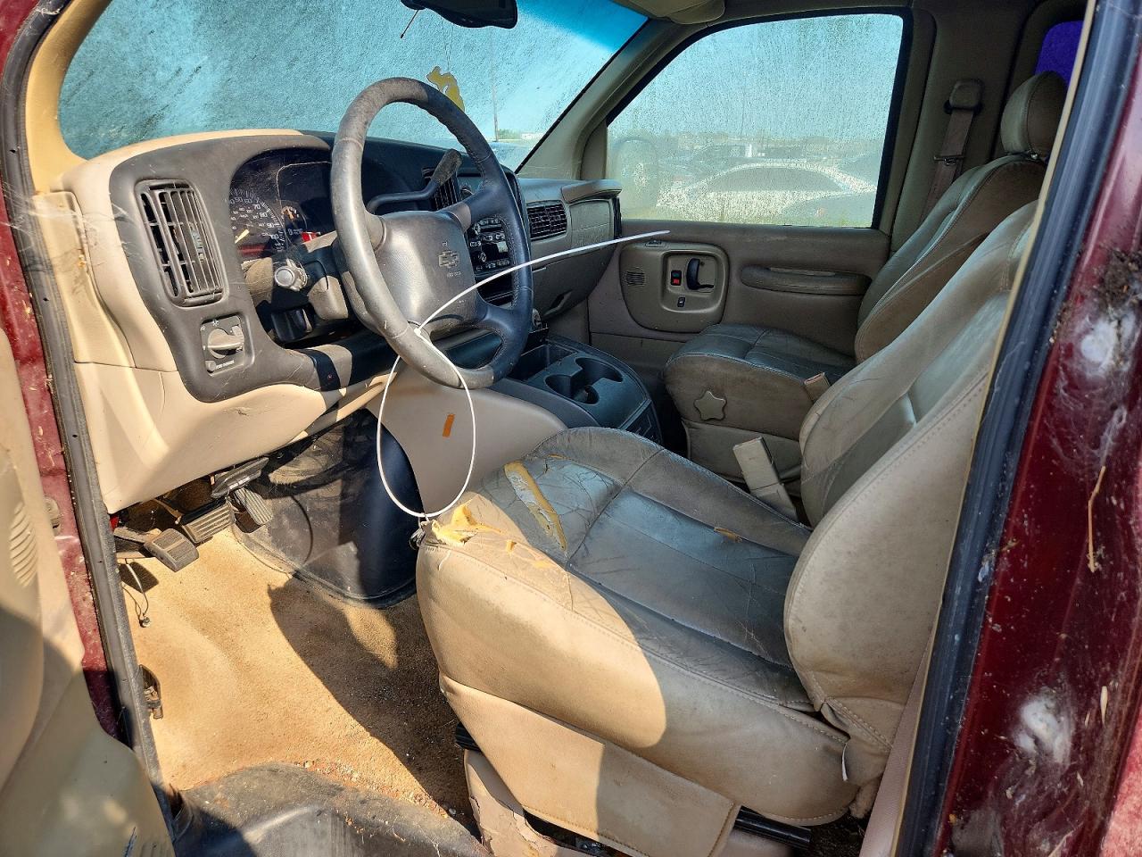 2002 Chevrolet Express G1500 Burgundy vin: 1GBFG65R021105462