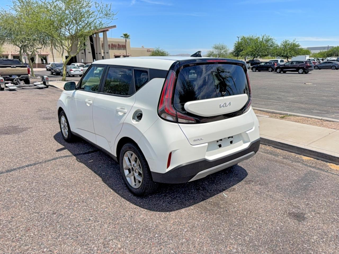 2023 Kia Soul Lx White vin: KNDJ23AU7P7877409