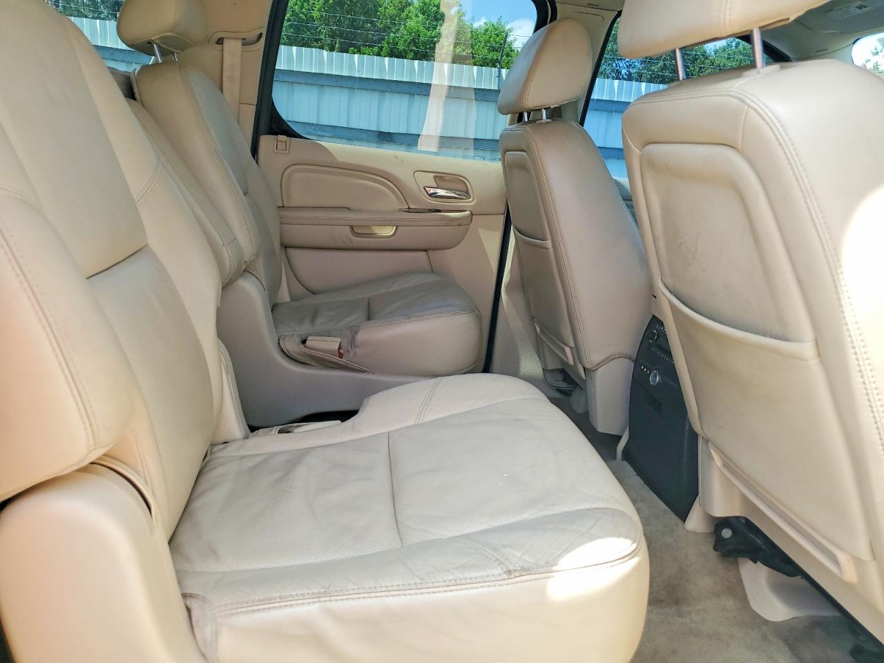 2008 Cadillac Escalade Esv White vin: 1GYFK66878R271742