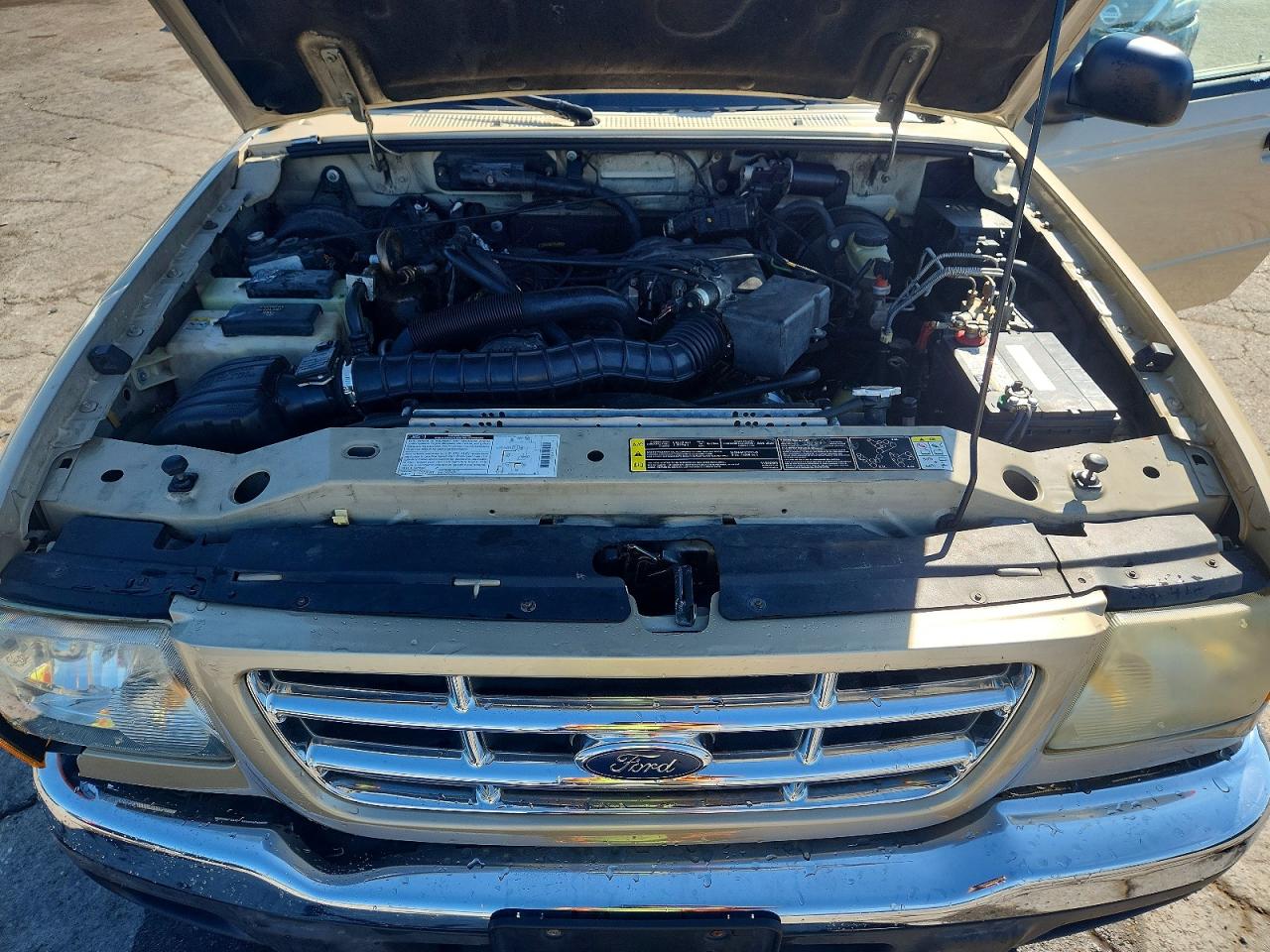 2001 Ford Ranger Super Cab Beige vin: 1FTYR14V01PB73322
