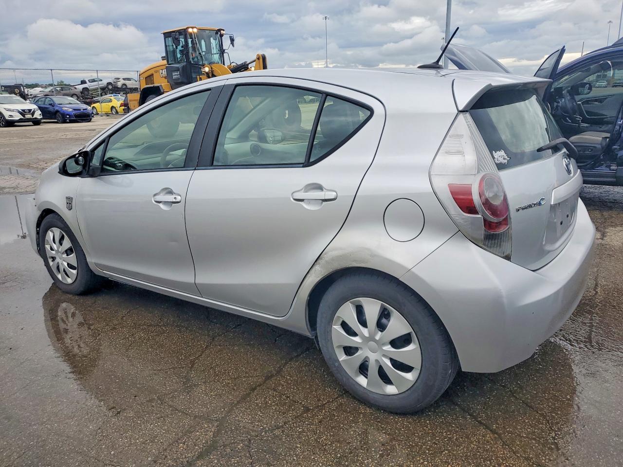 2012 Toyota Prius C Three Серебряный vin: JTDKDTB37C1018872