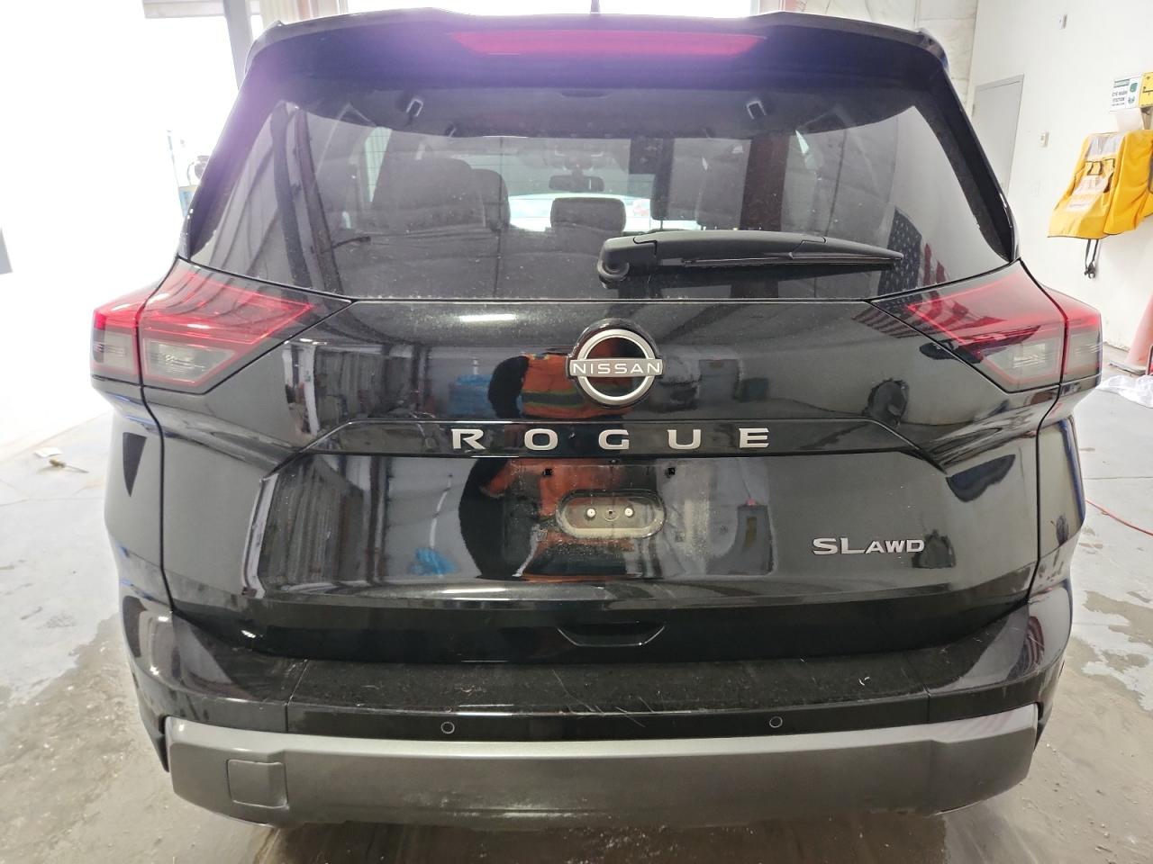 2026 Nissan Rogue Sl Черный vin: 5N1BT3CB1TC791233 Damage: Rear Bumper, Heavy Scratch, > 12 Inches