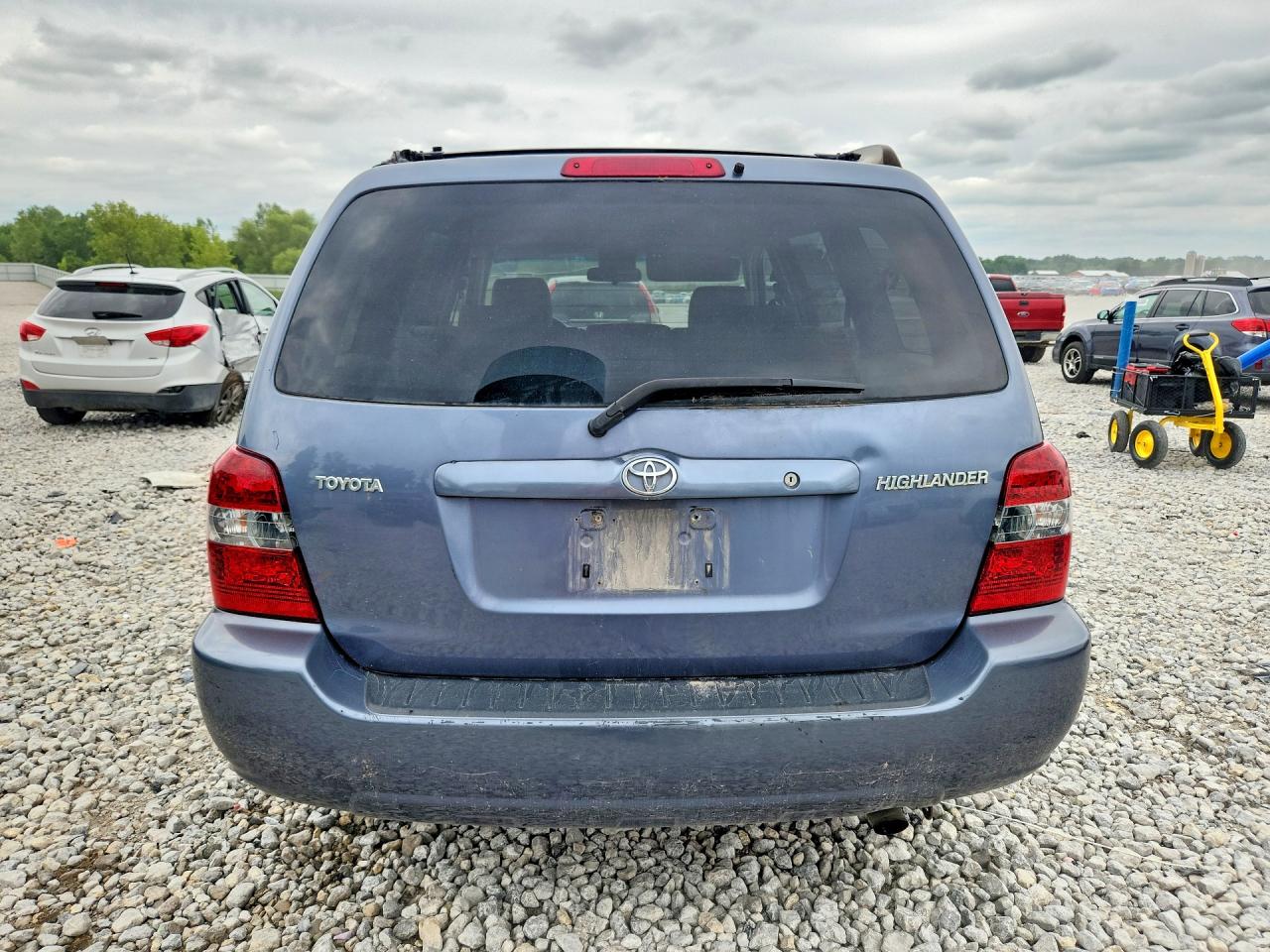 2005 Toyota Highlander Base Blue vin: JTEDD21A350121469