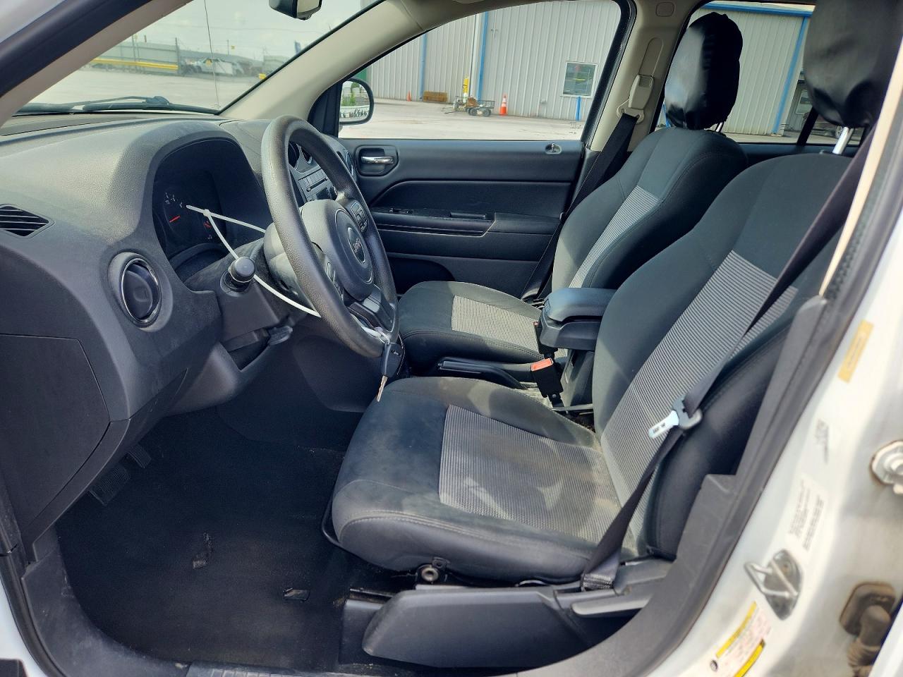 2012 Jeep Compass Sport White vin: 1C4NJCBAXCD605487