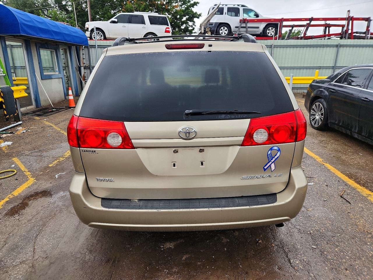 2010 Toyota Sienna Le 7-passenger Tan vin: 5TDKK4CC2AS313565