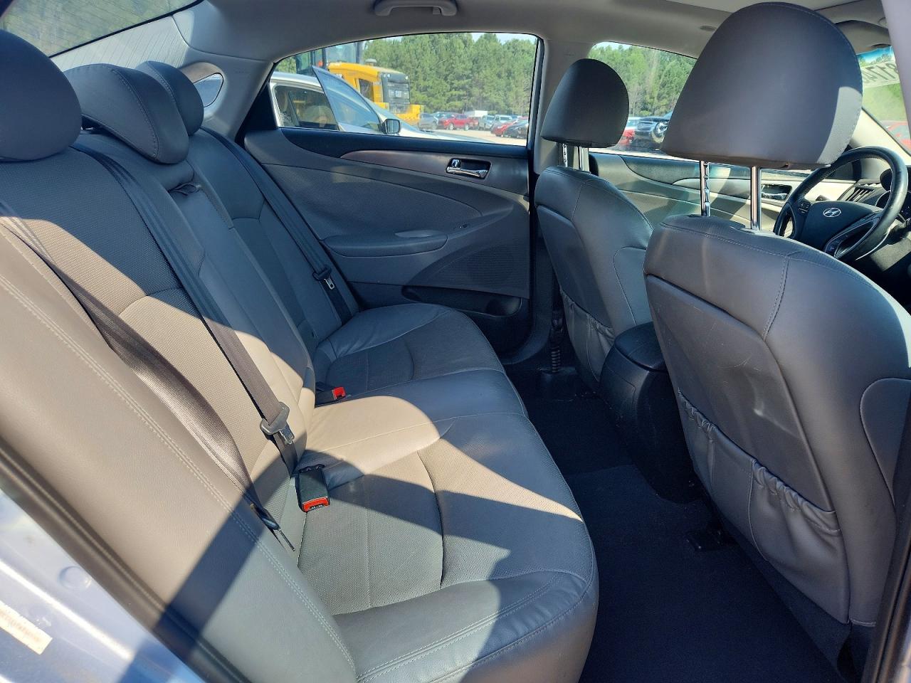 2015 Hyundai Sonata Hybrid Limited Blue vin: KMHEC4A44FA136250