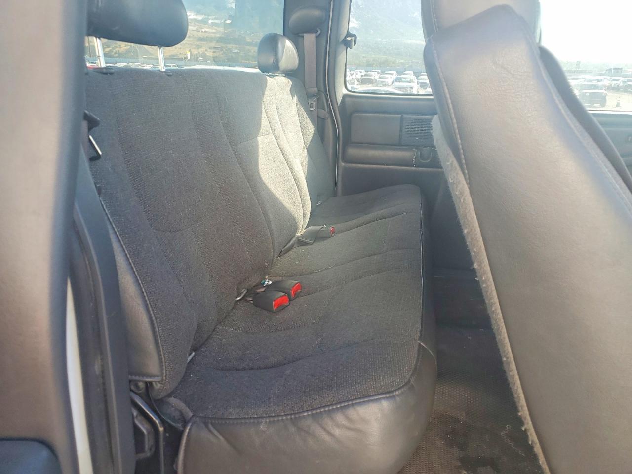 2005 Chevrolet Silverado K1500 White vin: 1GCEK19V95E175670