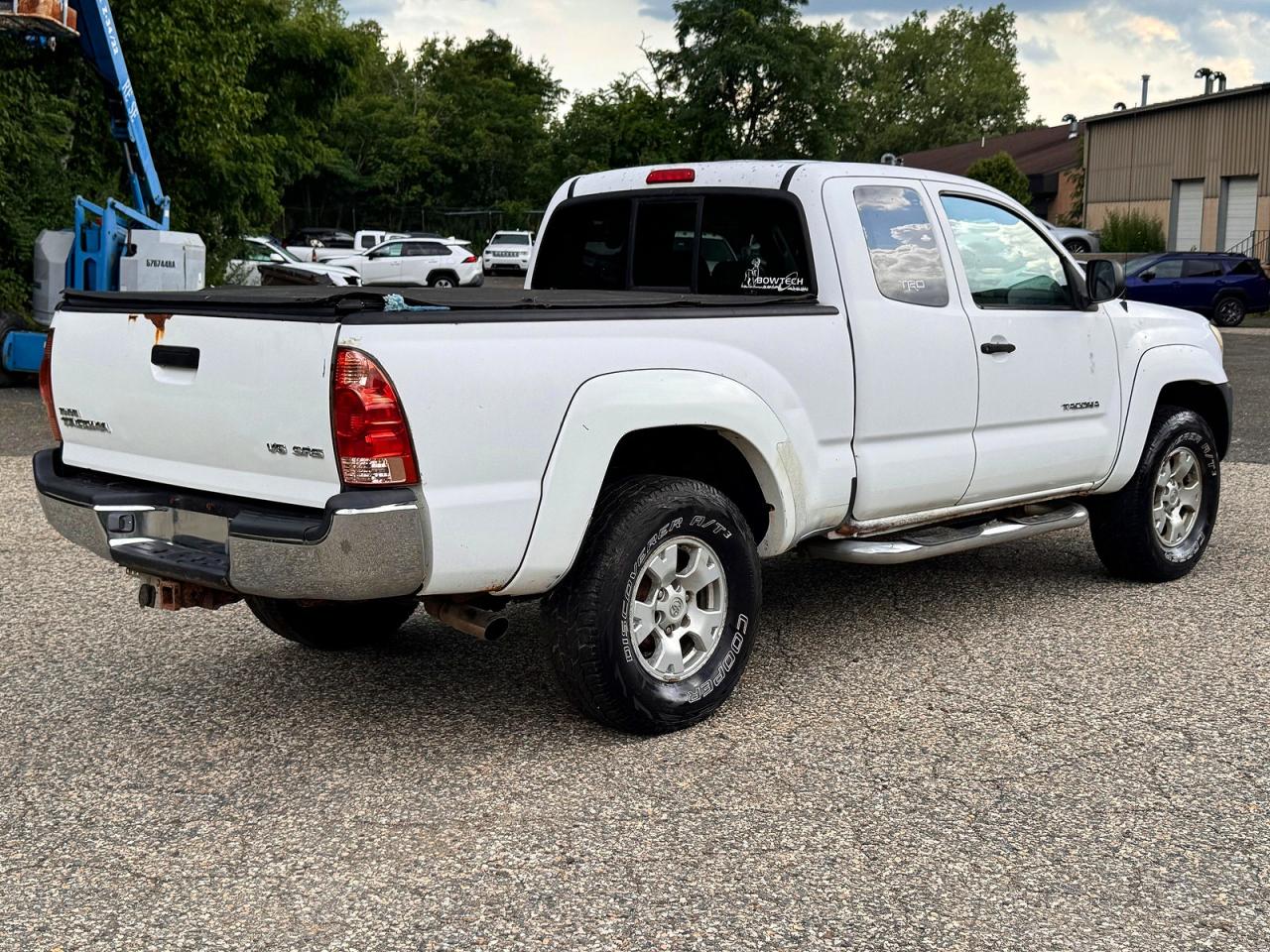 2006 Toyota Tacoma V6 White vin: 5TEUU42N86Z147570