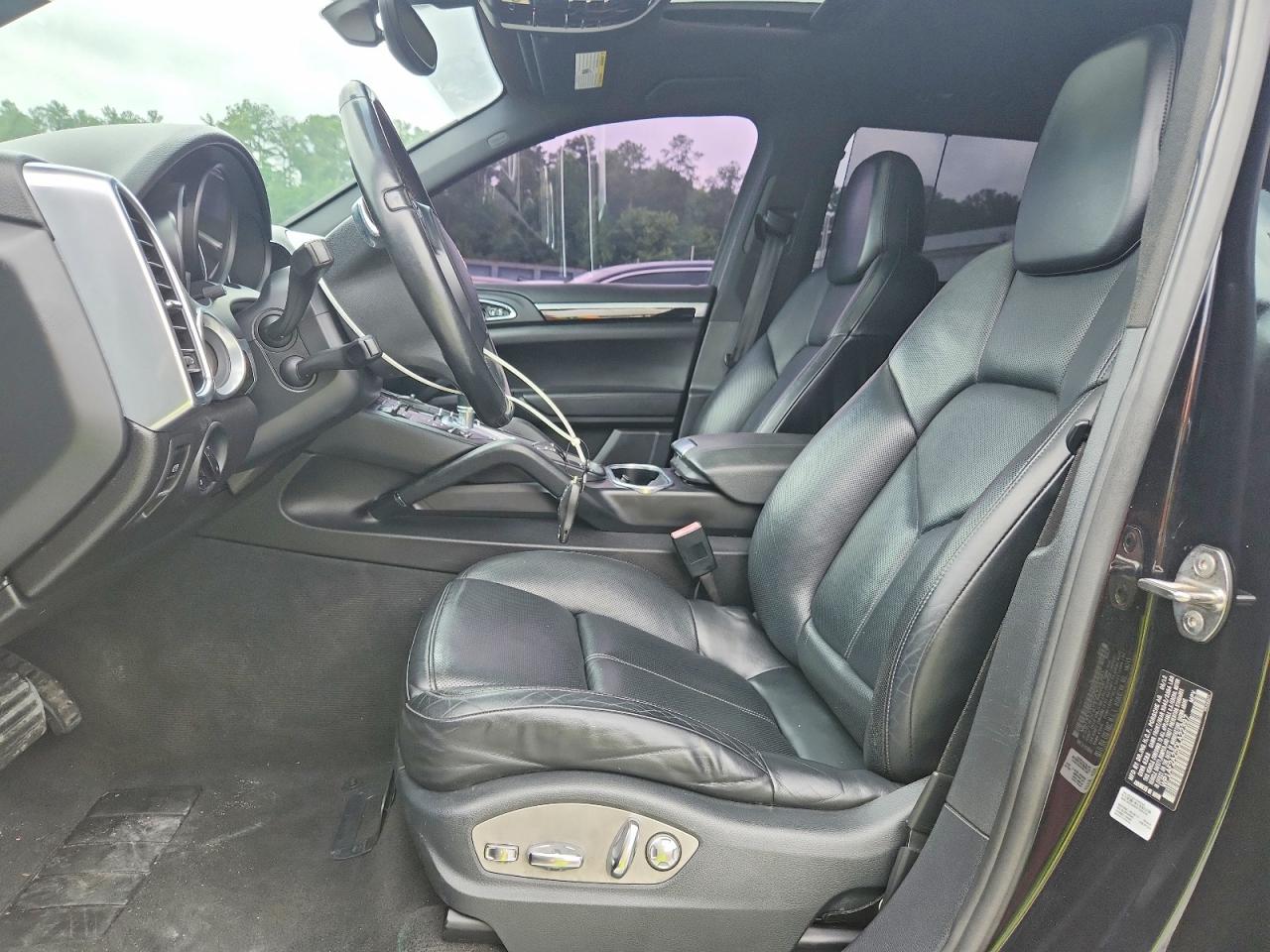 2013 Porsche Cayenne Black vin: WP1AF2A25DLA22397