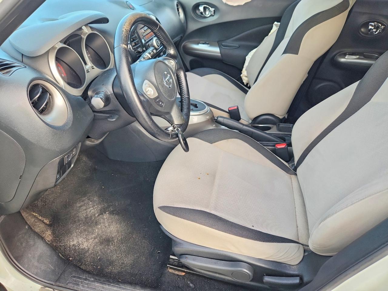 2012 Nissan Juke S White vin: JN8AF5MR9CT102140