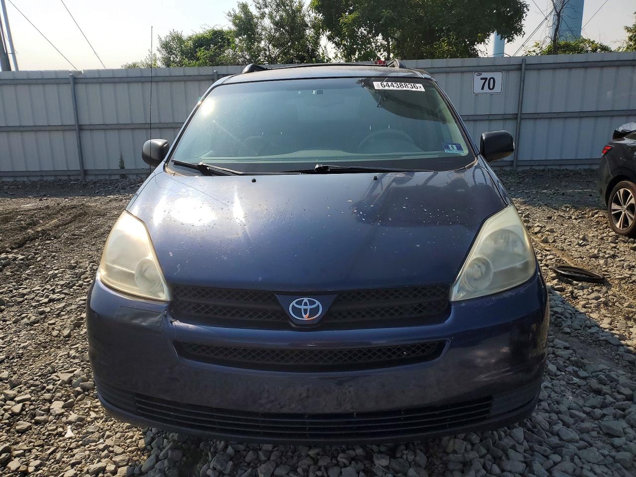 2004 Toyota Sienna Le 7 Passenger Blue vin: 5TDZA23C84S187769