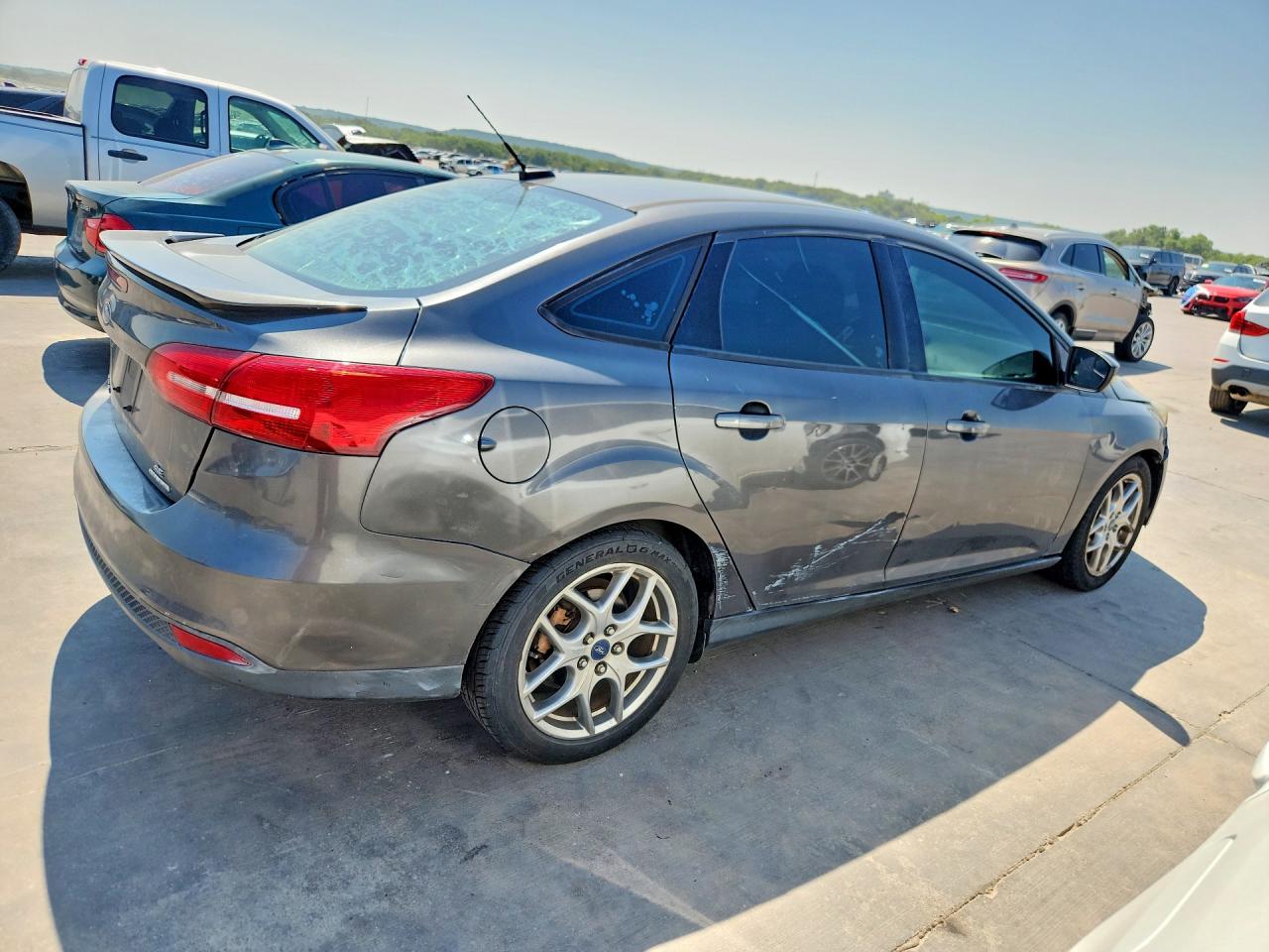 2015 Ford Focus Se Gray vin: 1FADP3F27FL210342