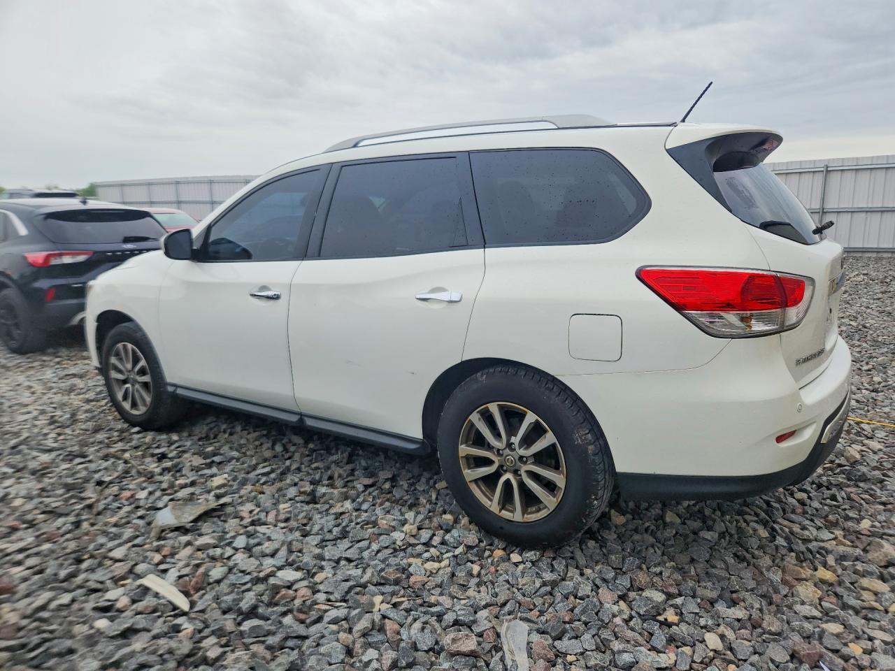 2014 Nissan Pathfinder Sv White vin: 5N1AR2MM0EC688294