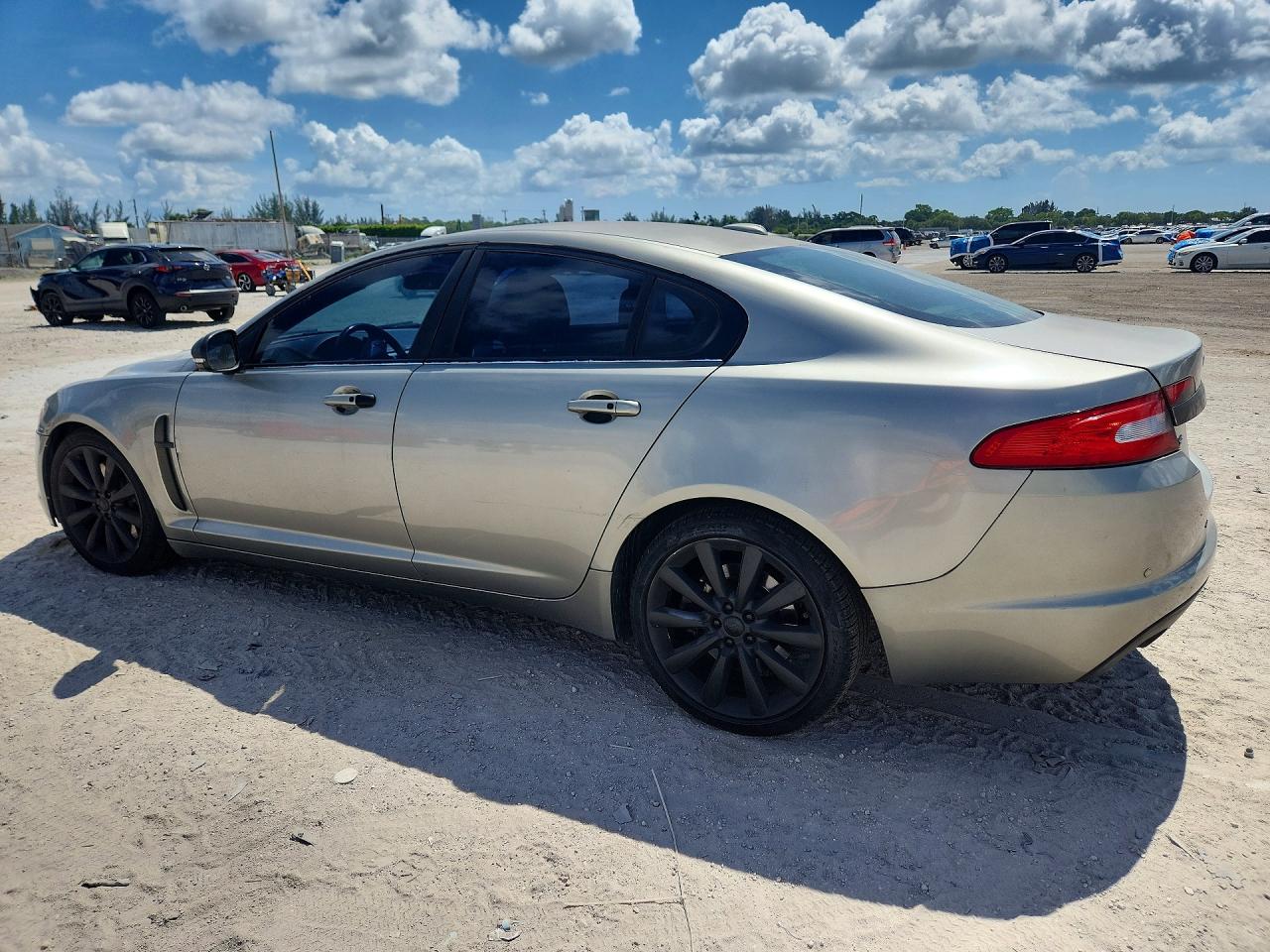 2011 Jaguar Xf Premium Silver vin: SAJWA0GB8BLS18379
