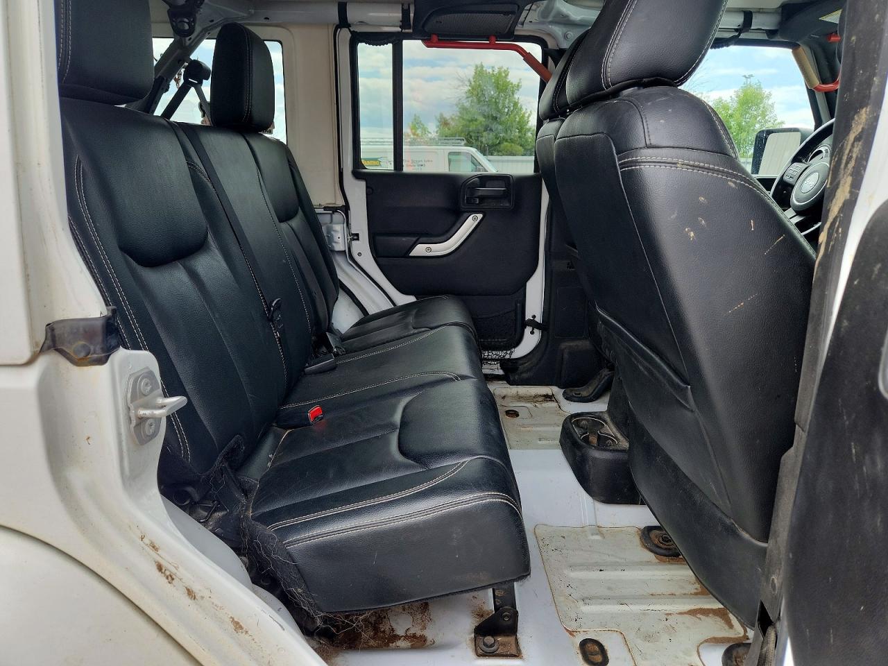 2015 Jeep Wrangler Unlimited Rubicon White vin: 1C4BJWFG9FL765406