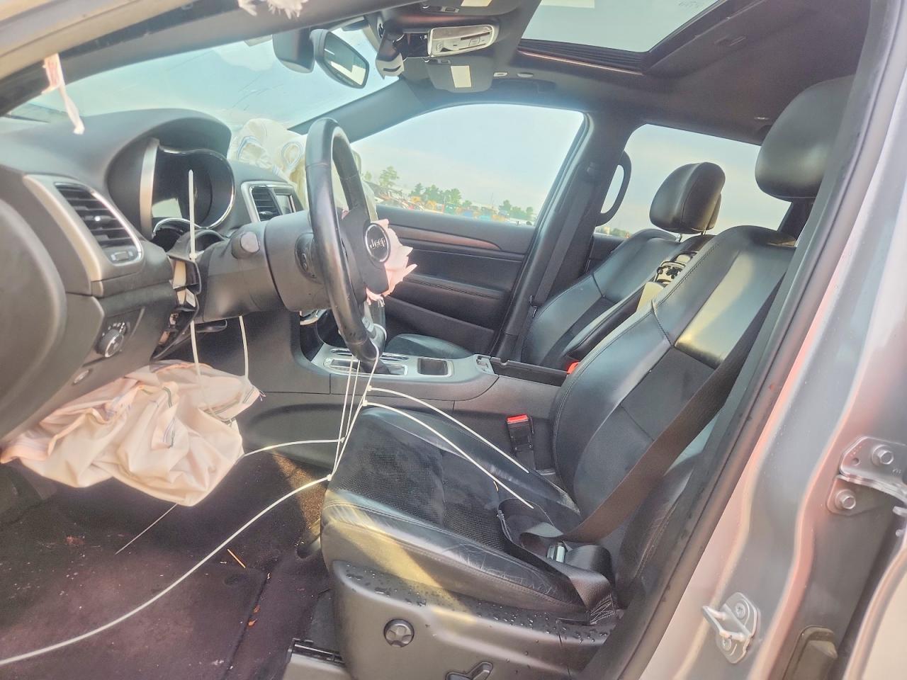 2018 Jeep Grand Cherokee Laredo Серебряный vin: 1C4RJEAGXJC241884