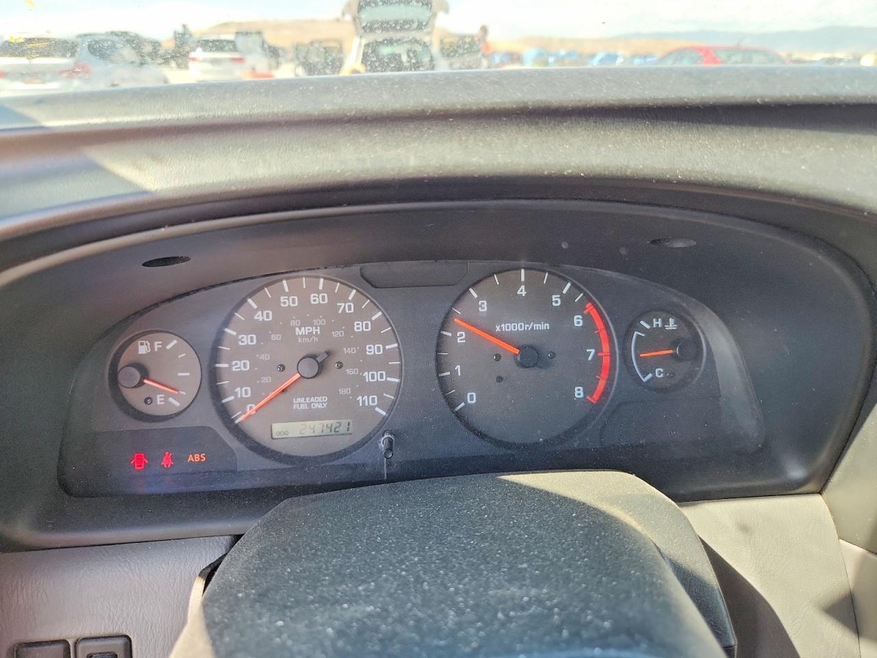 2000 Nissan Xterra Xe-v6 Red vin: 5N1ED28Y0YC528319