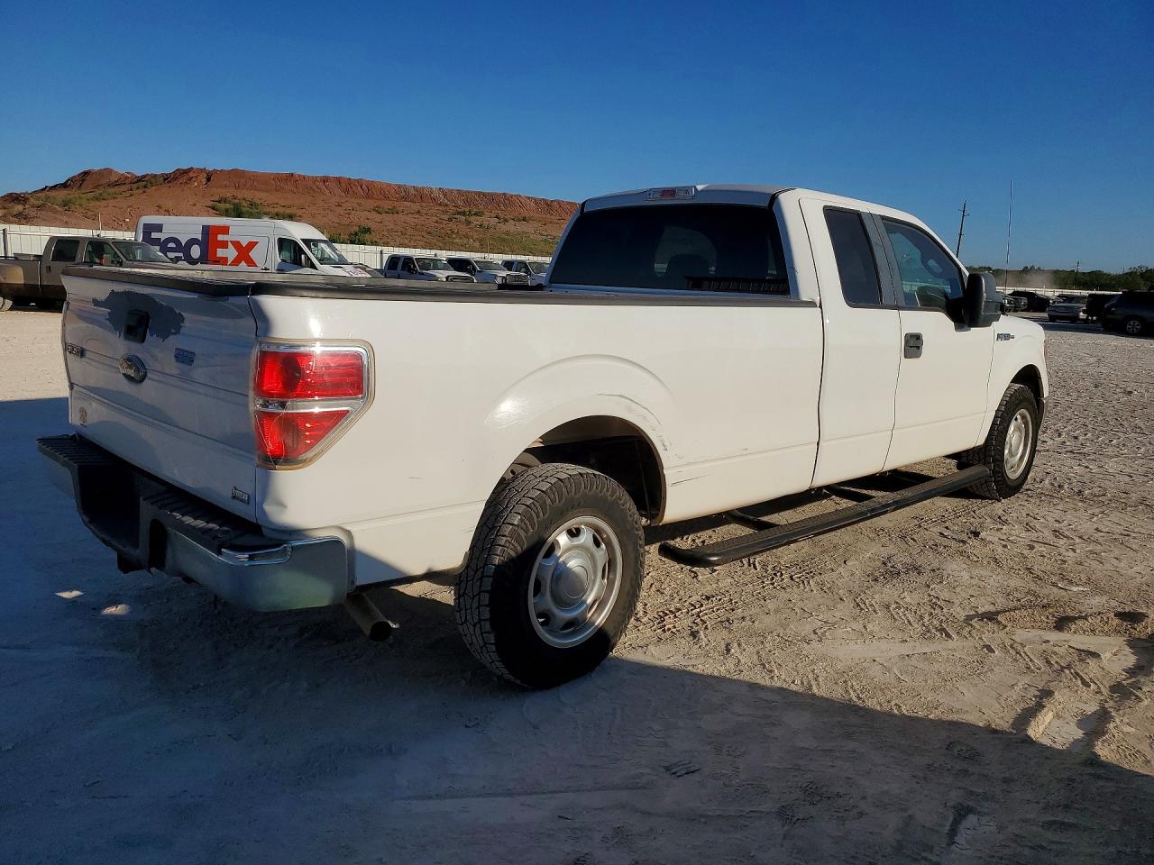 2010 Ford F150 Super Cab Белый vin: 1FTVX1CVXAKC18693