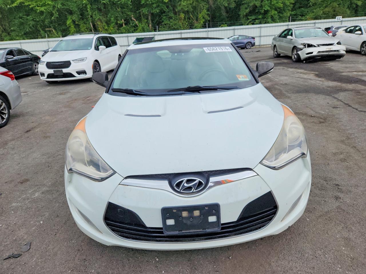 2012 Hyundai Veloster Base White vin: KMHTC6AD5CU056517