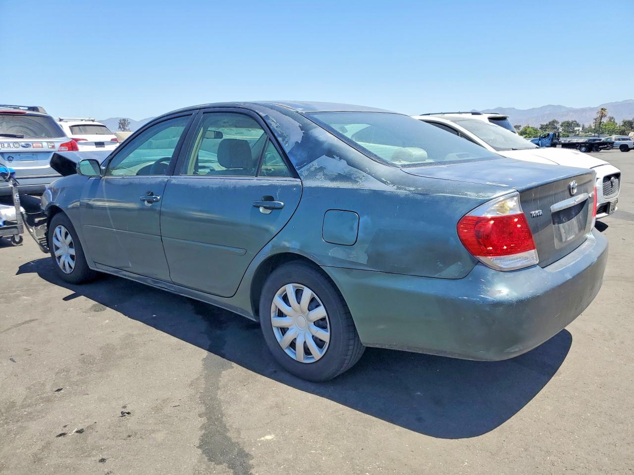 2005 Toyota Camry Le Green vin: 4T1BE32K35U386127