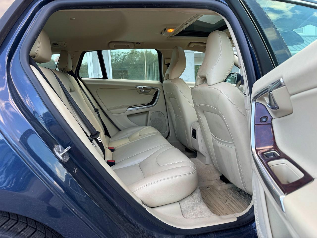 2015 Volvo V60 Premier Blue vin: YV140MEK6F1254733