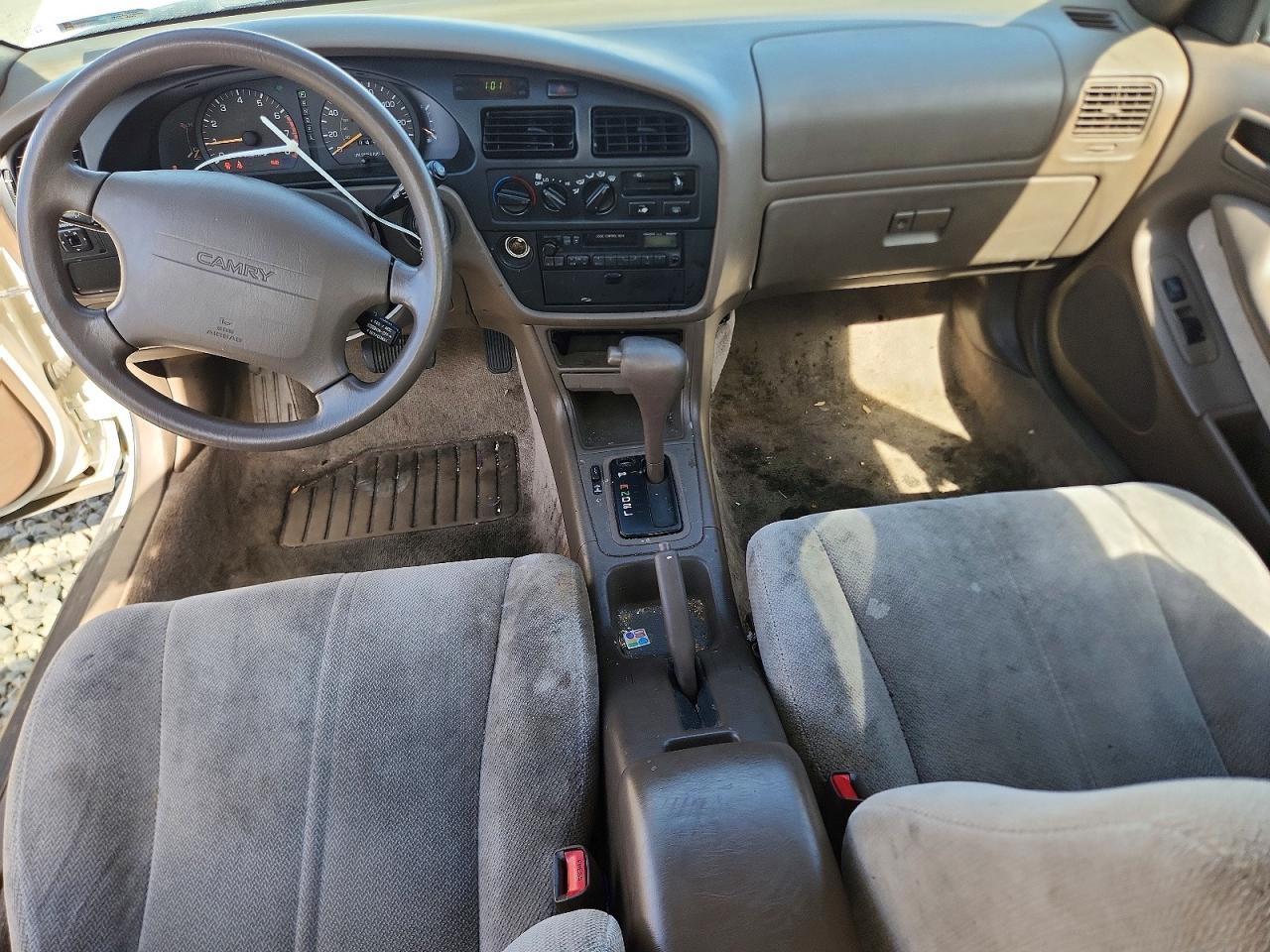 1996 Toyota Camry Le White vin: JT2BG12KXT0346644