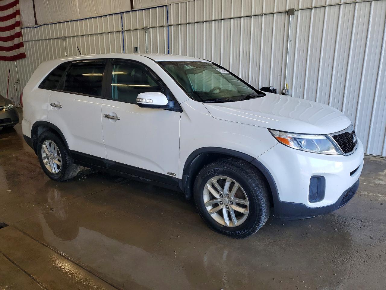 2015 Kia Sorento Lx White vin: 5XYKTCA69FG639971