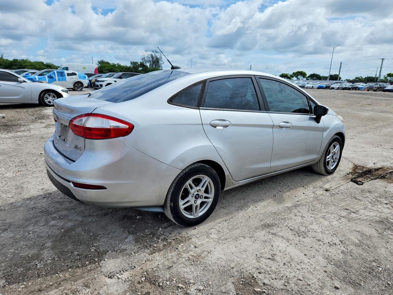 2011 Ford Fiesta Se Silver vin: 3FADP4BJ8HM140841