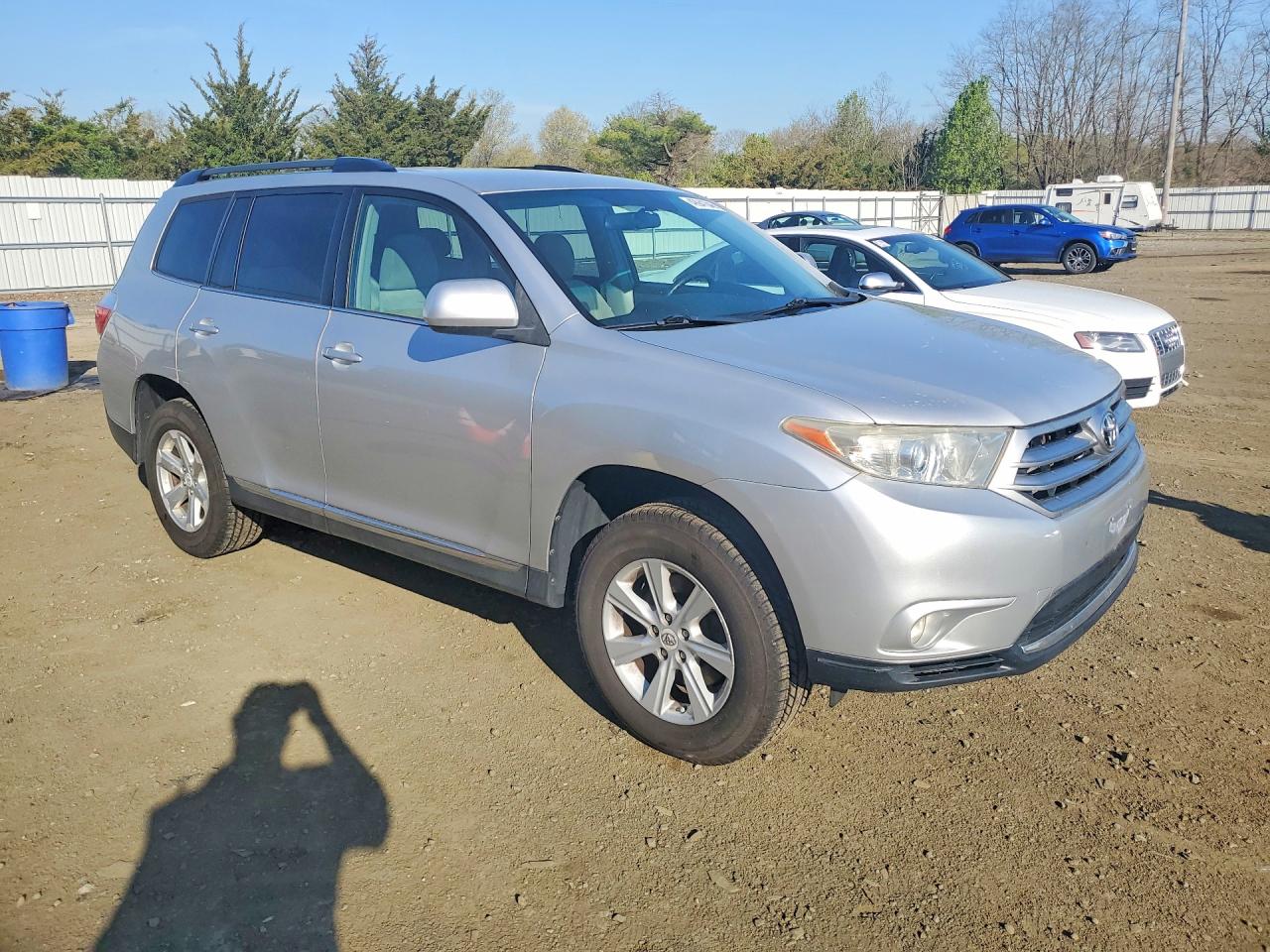 2013 Toyota Highlander Plus Серебряный vin: 5TDBK3EH6DS190554