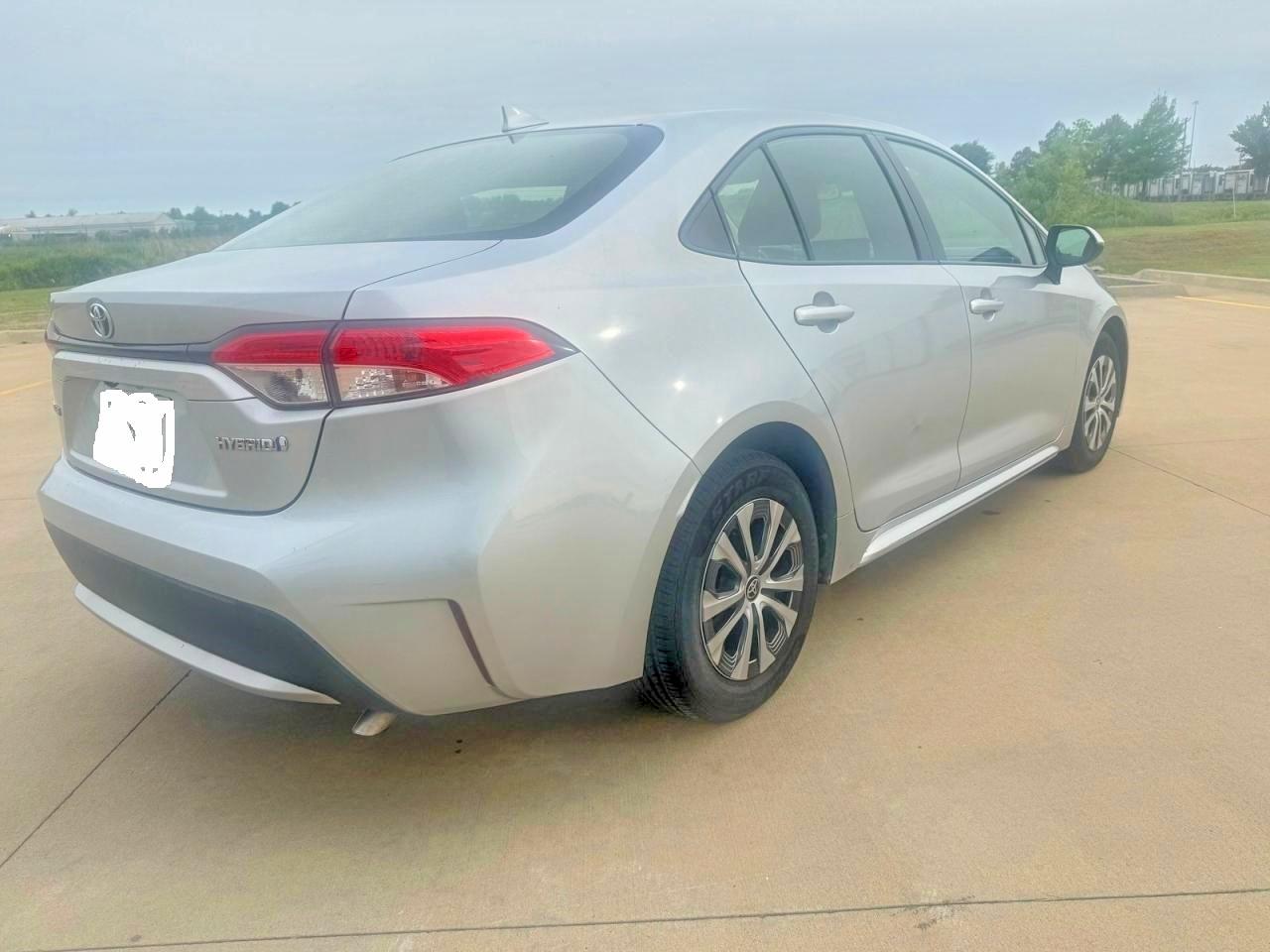 2022 Toyota Corolla Hybrid Le Серебряный vin: JTDEAMDE3N3008597