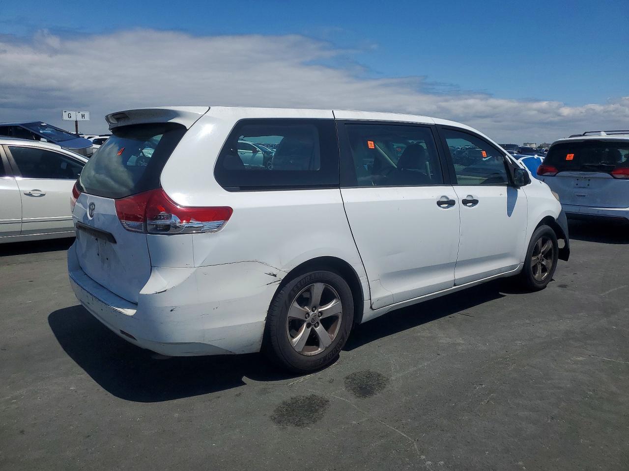 2013 Toyota Sienna L 7-passenger White vin: 5TDZK3DC9DS323411
