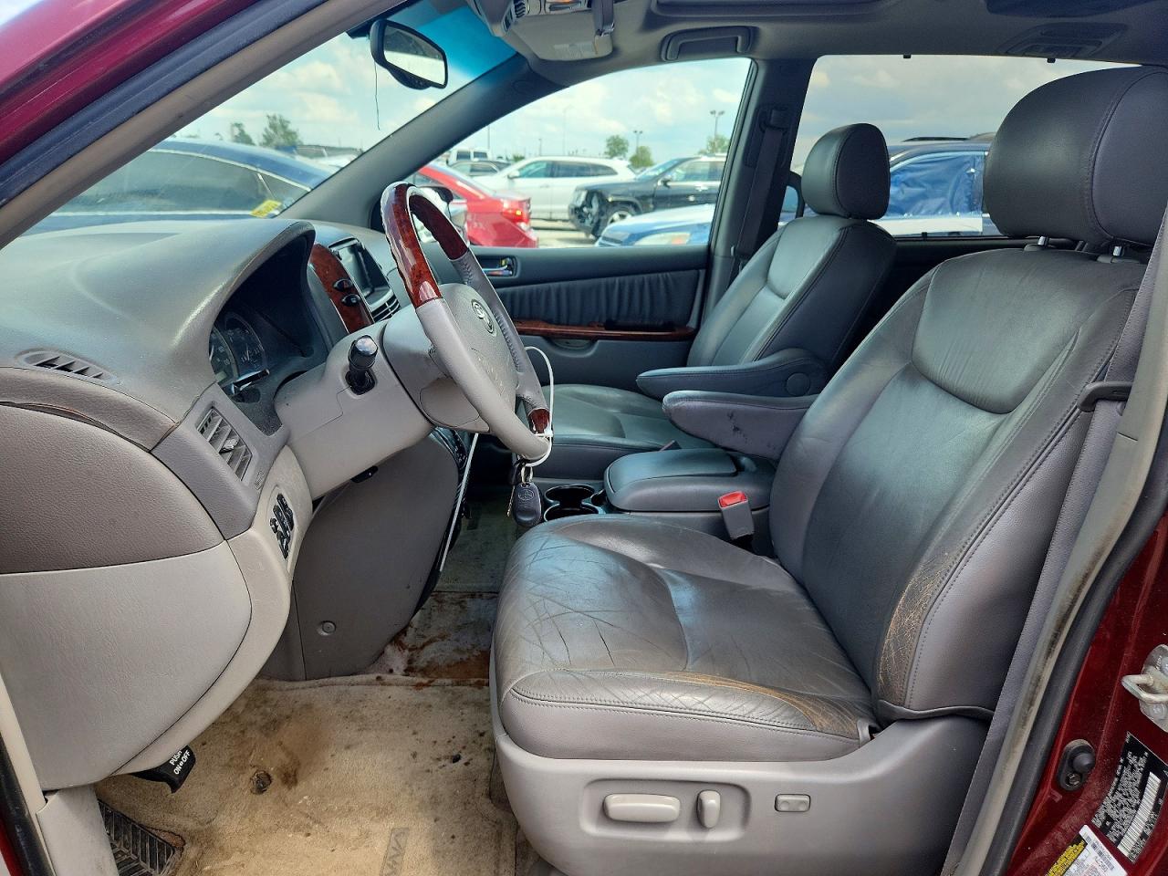 2005 Toyota Sienna Xle Limited 7 Passenger Red vin: 5TDBA22C95S044706