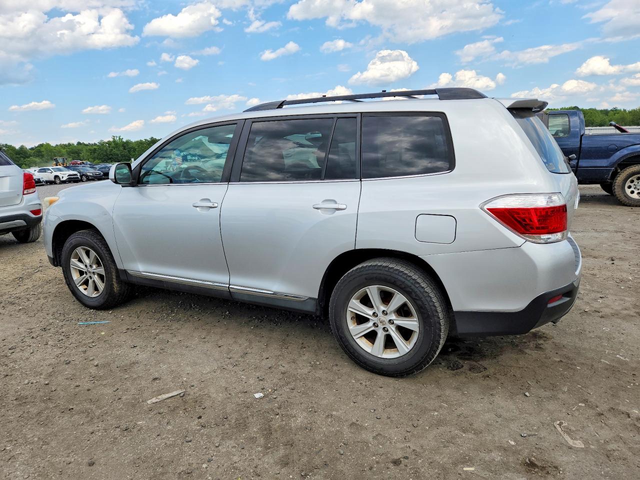 2011 Toyota Highlander Base Silver vin: 5TDBK3EH1BS073204