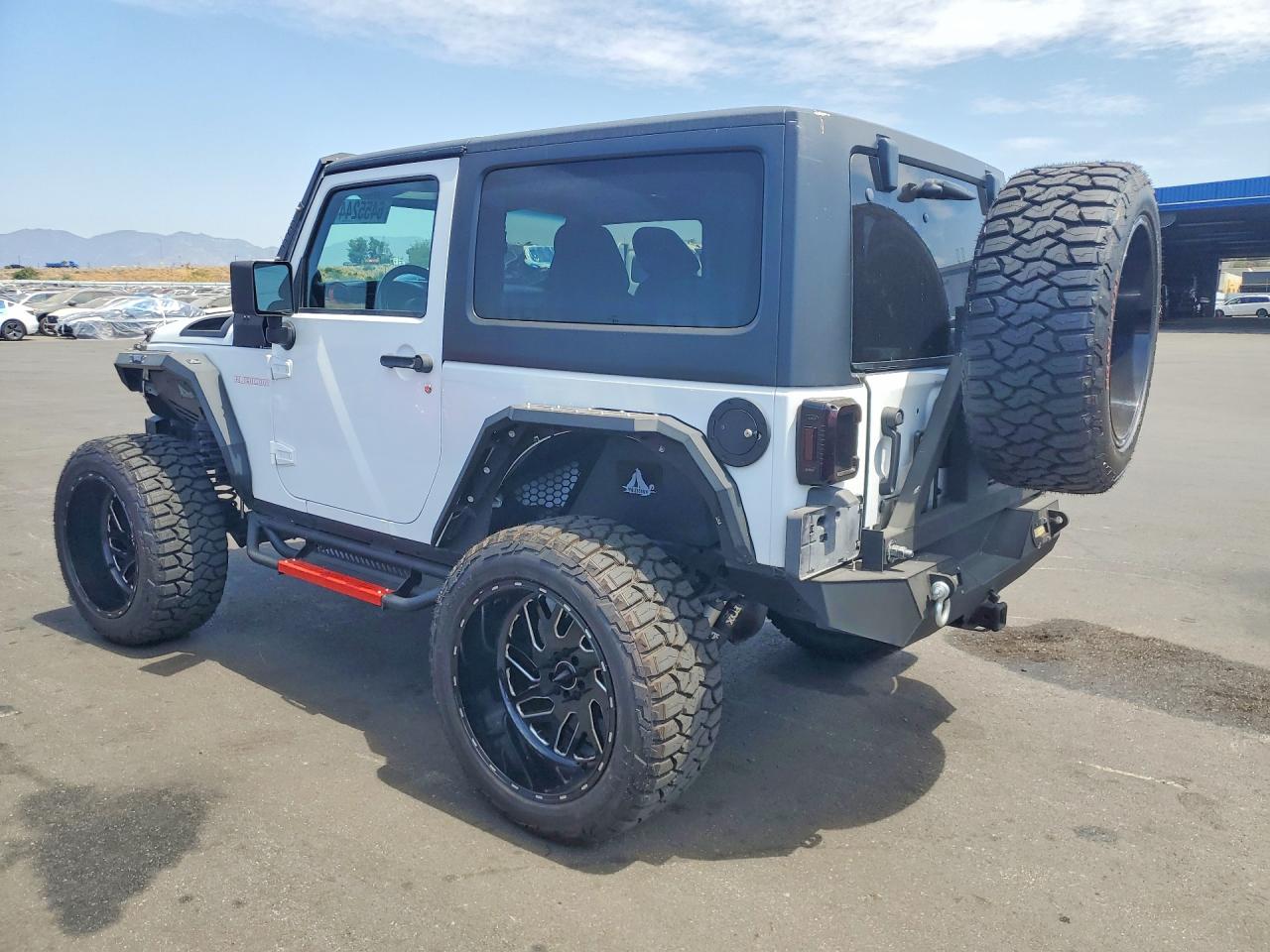 2014 Jeep Wrangler Rubicon White vin: 1C4BJWCG9EL102551
