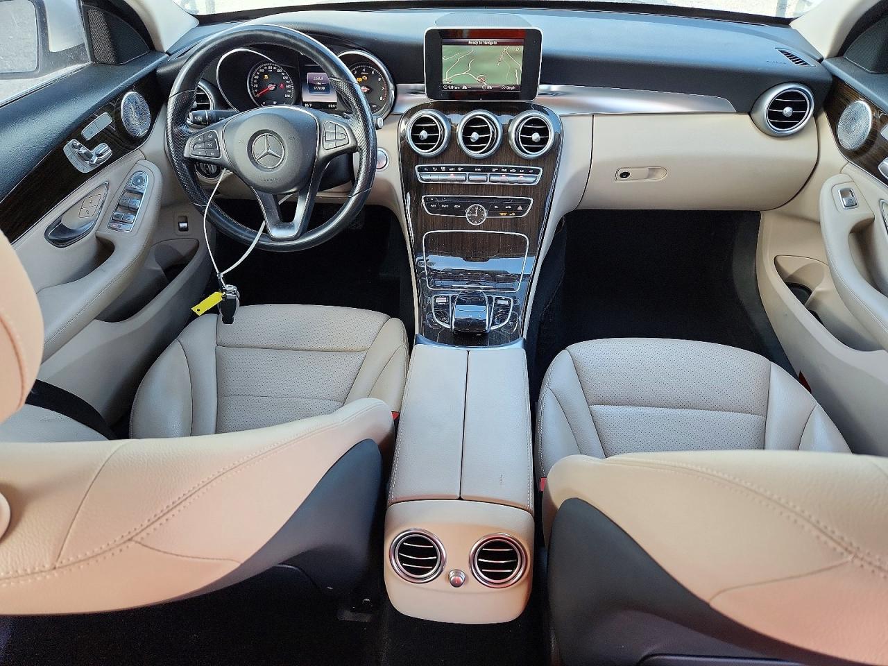 2015 Mercedes-benz C 300 White vin: 55SWF4JB3FU060928