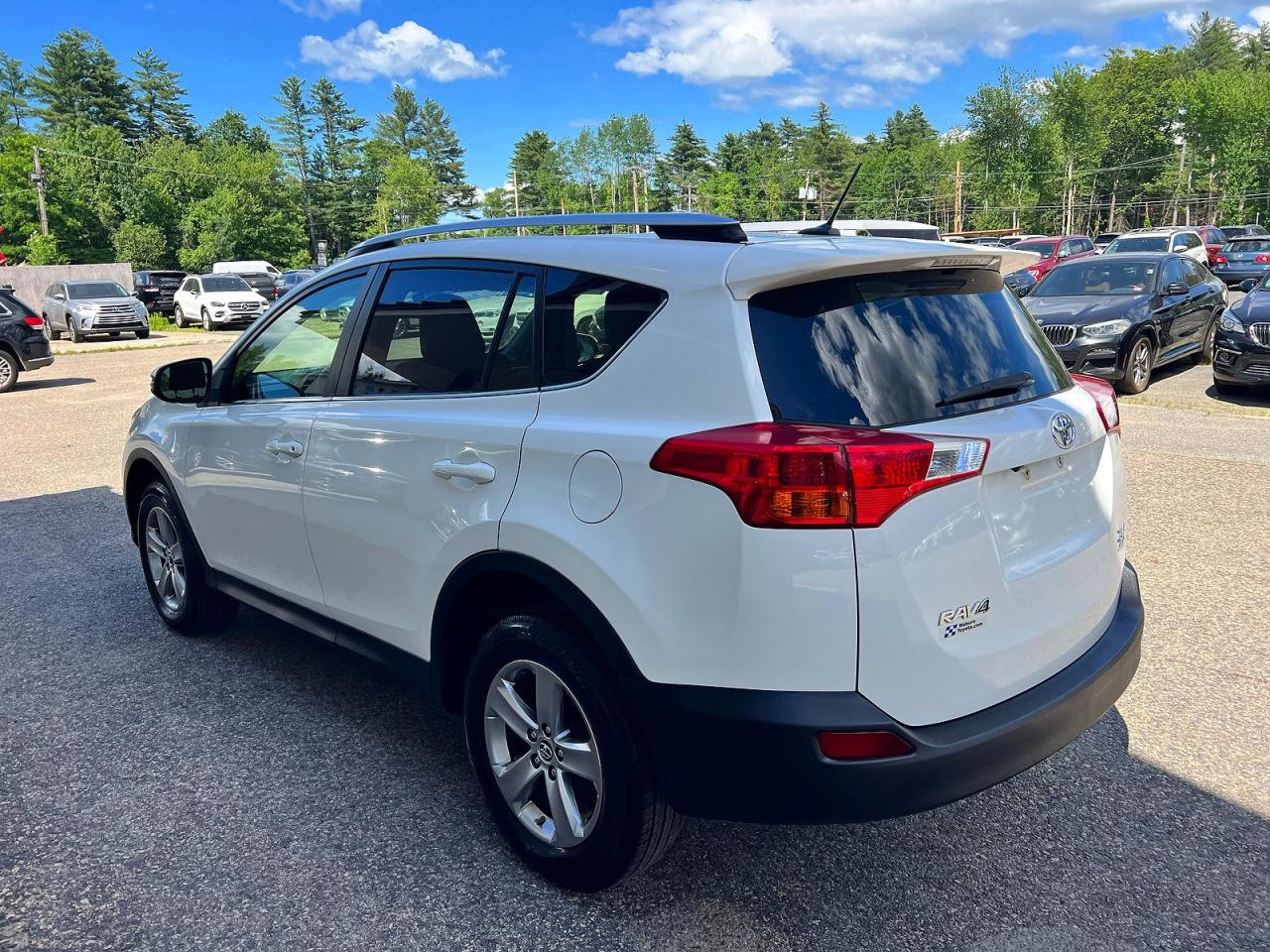 2015 Toyota Rav4 Xle White vin: JTMRFREVXFD138077