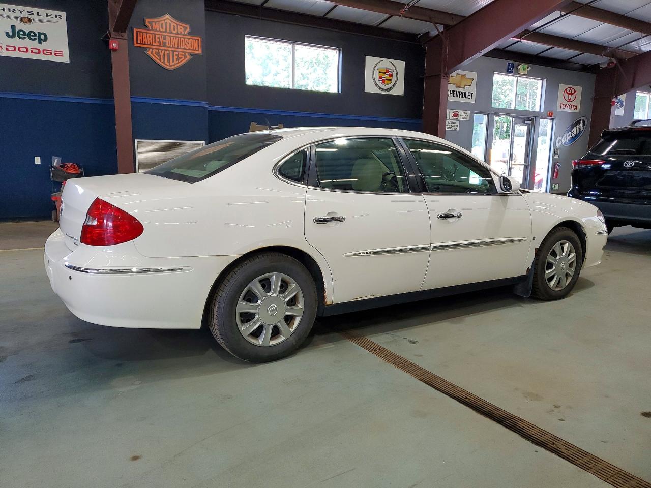 2008 Buick Lacrosse Cx White vin: 2G4WC582481136115