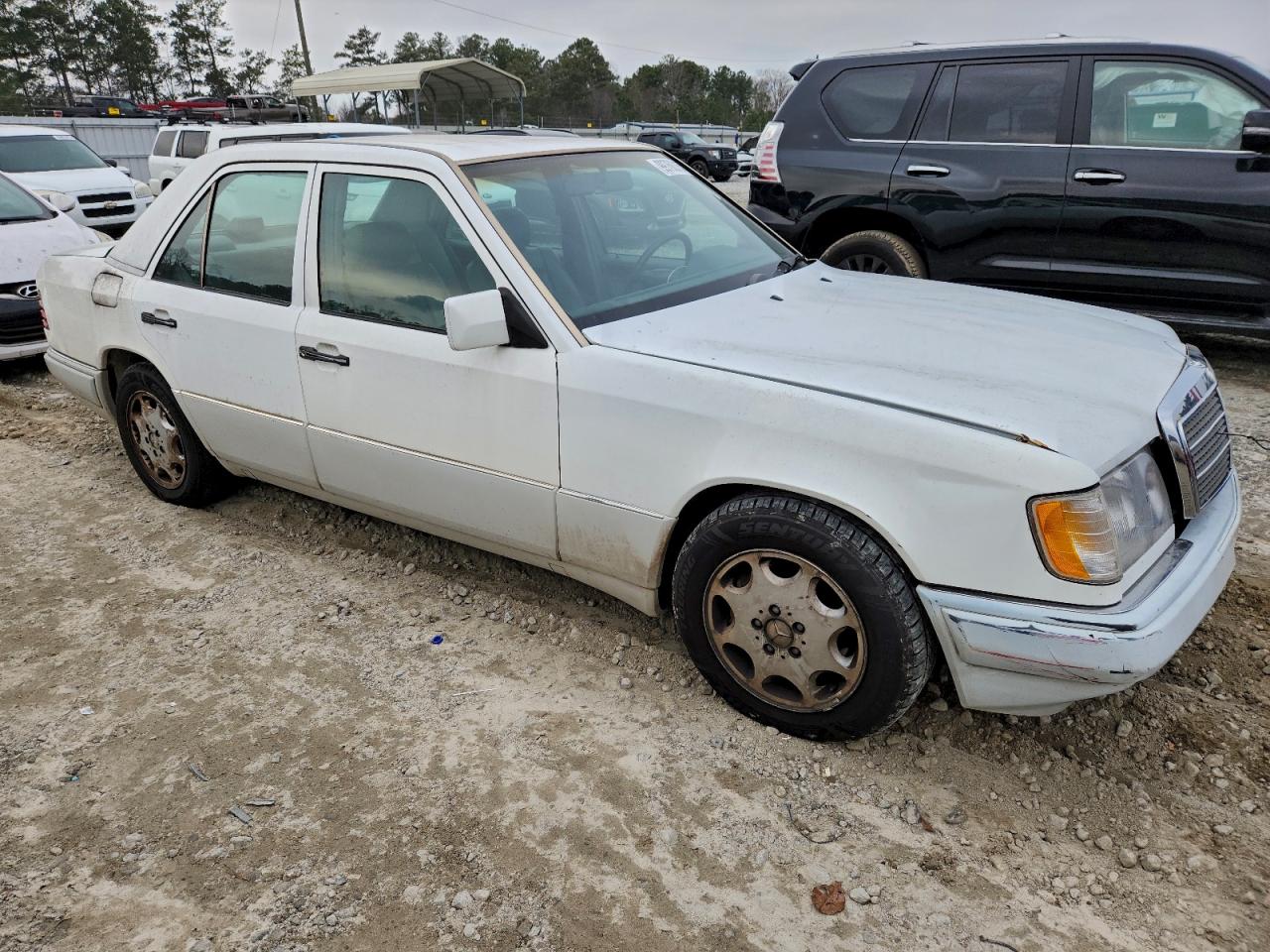 1994 Mercedes-benz E 320 White vin: WDBEA32EXRC038357