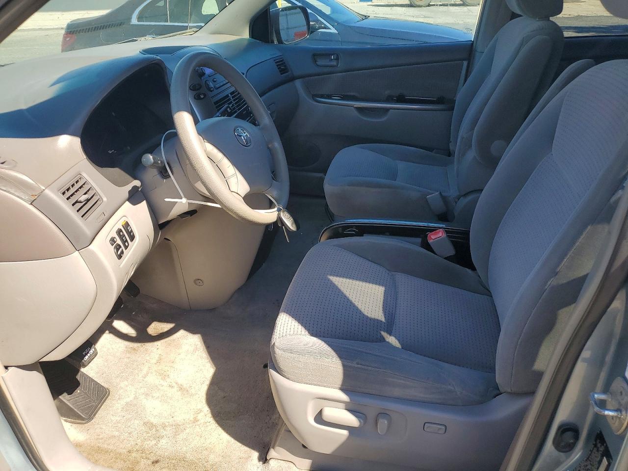 2006 Toyota Sienna Le 7 Passenger Blue vin: 5TDZA23C56S538706