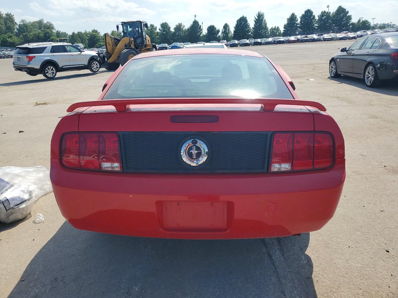 2006 Ford Mustang Red vin: 1ZVFT80N265117194