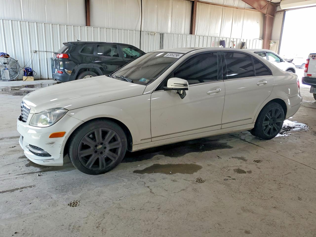 2013 Mercedes-benz C 300 4matic White vin: WDDGF8AB0DA857789