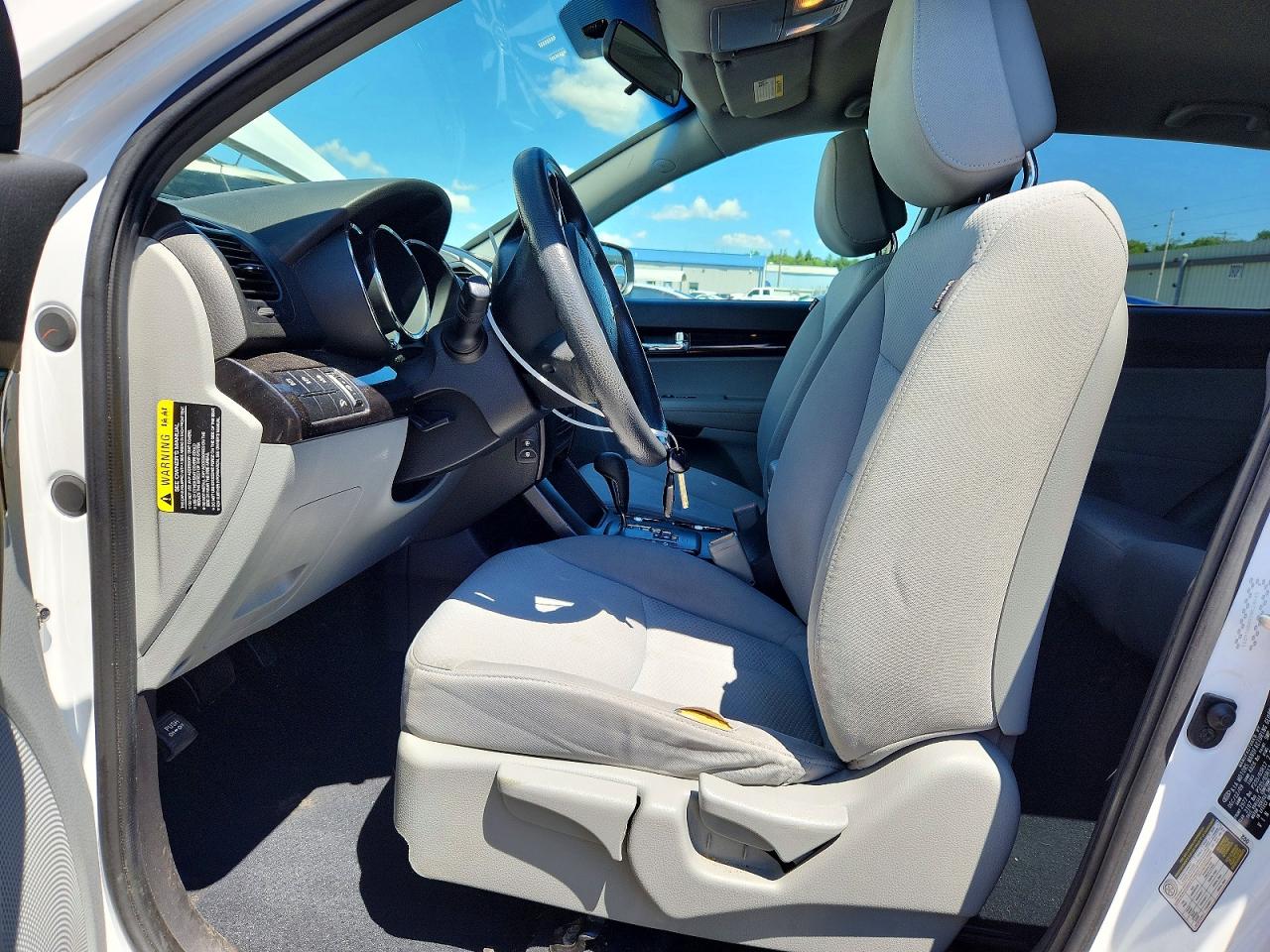 2011 Kia Sorento Lx White vin: 5XYKT3A16BG016211