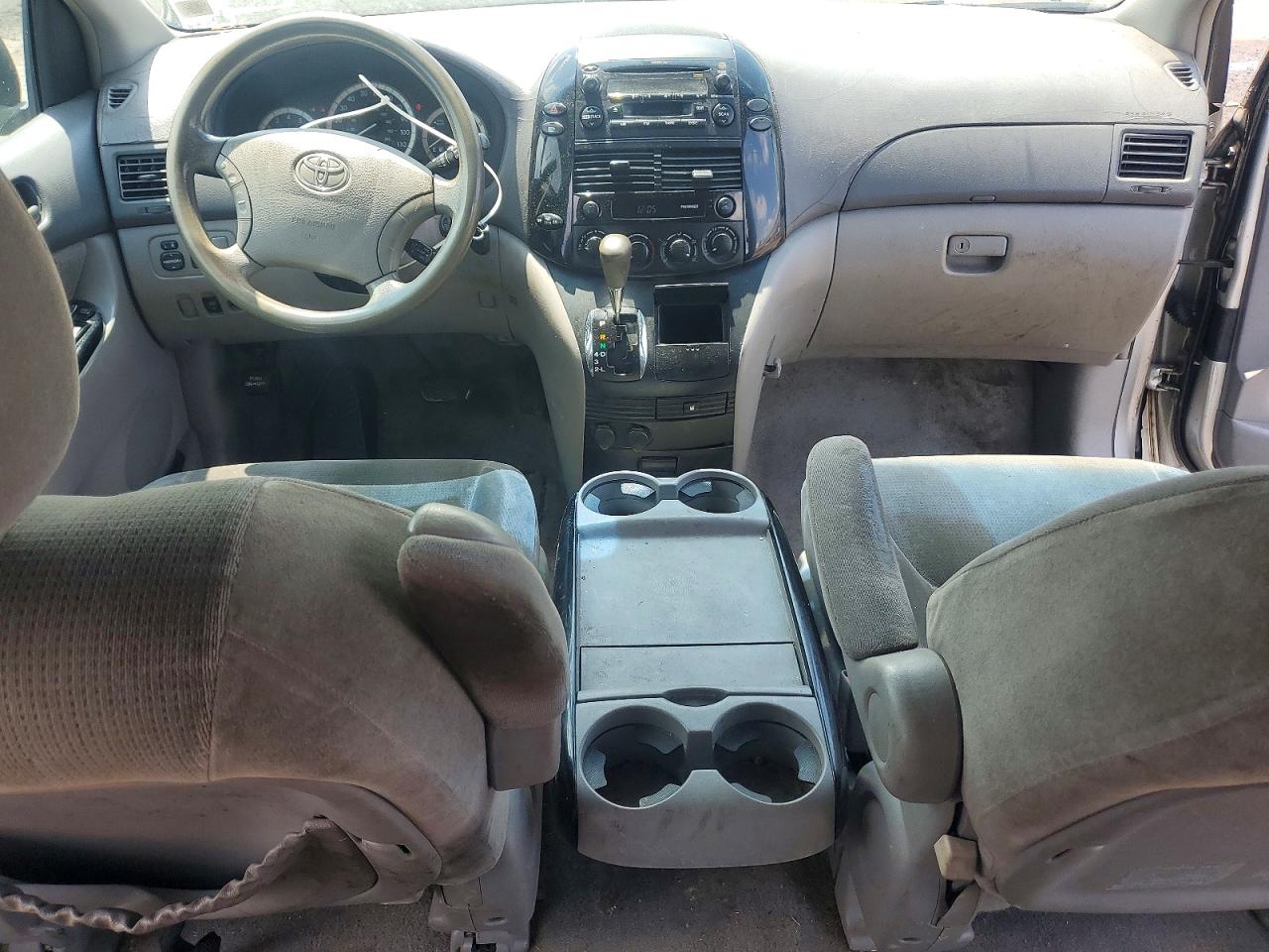 2004 Toyota Sienna Le 7 Passenger Silver vin: 5TDZA23C94S068550