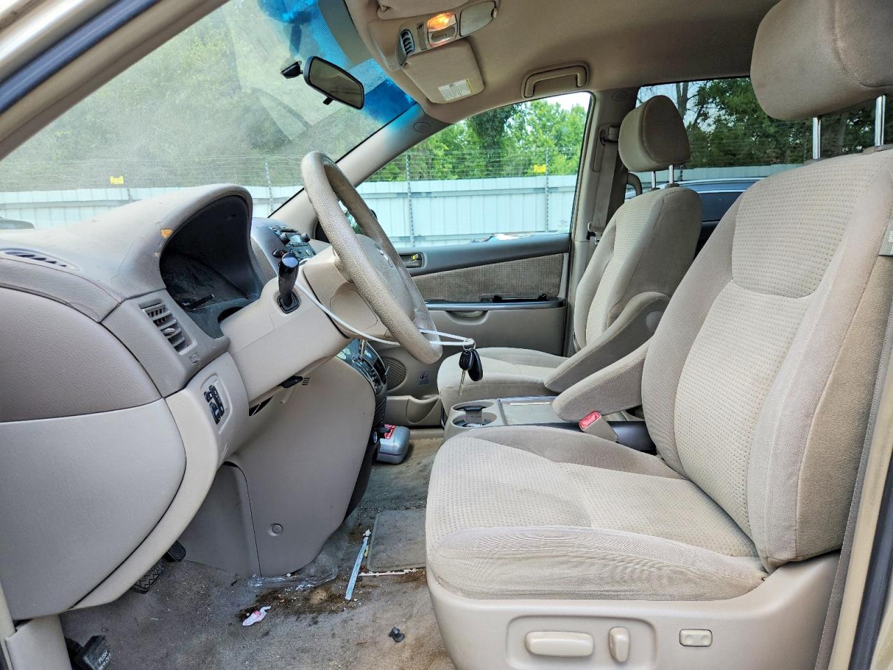 2006 Toyota Sienna Le 7 Passenger Beige vin: 5TDZA23C96S583843