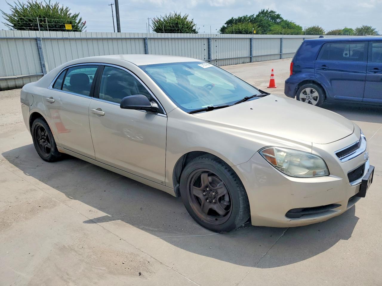 2010 Chevrolet Malibu Ls Cream vin: 1G1ZA5EB2AF111992