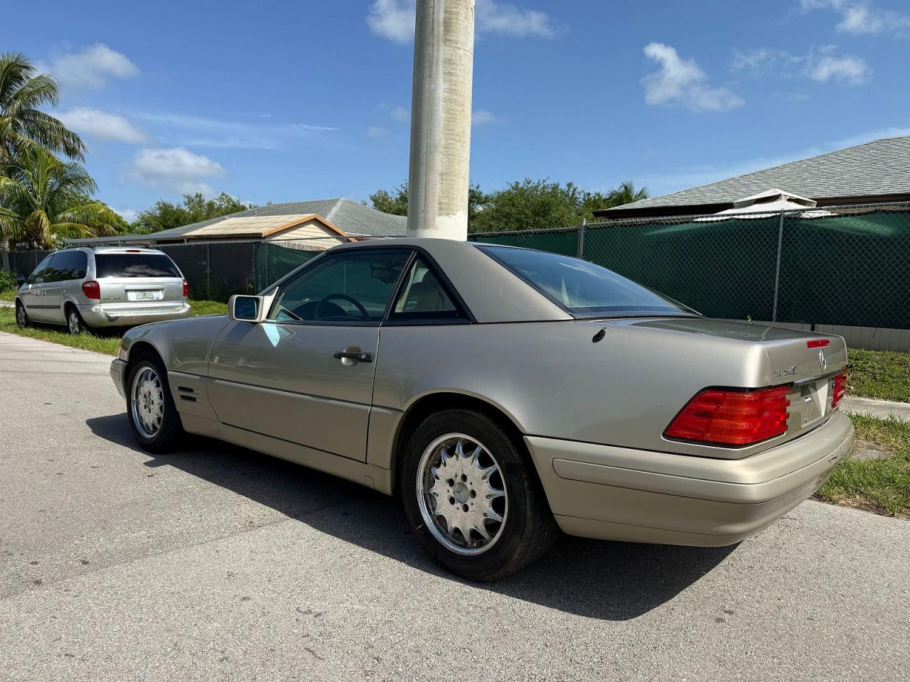 1996 Mercedes-benz Sl 500 Gold vin: WDBFA67F2TF131418