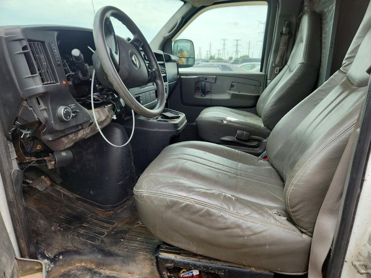 2008 Chevrolet Express G1500 White vin: 1GCFG15X481147557