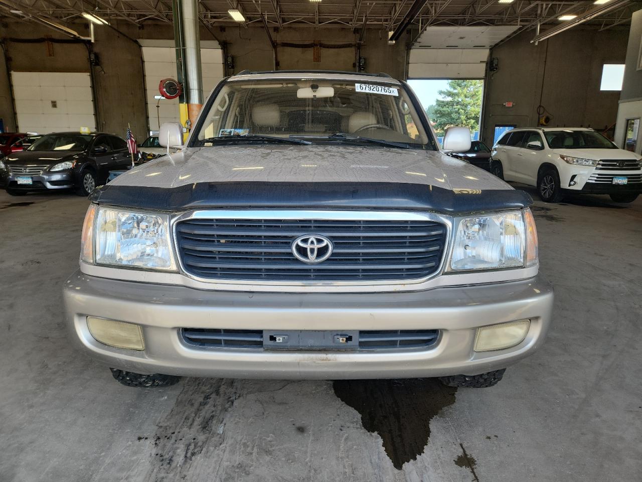 1999 Toyota Land Cruiser    Silver vin: JT3HT05J2X0067631