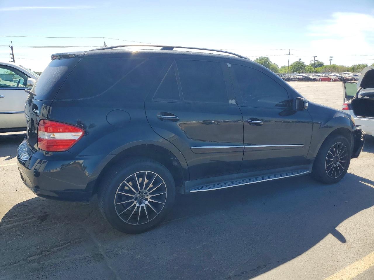 2008 Mercedes-benz Ml 550 Черный vin: 4JGBB72E48A359275
